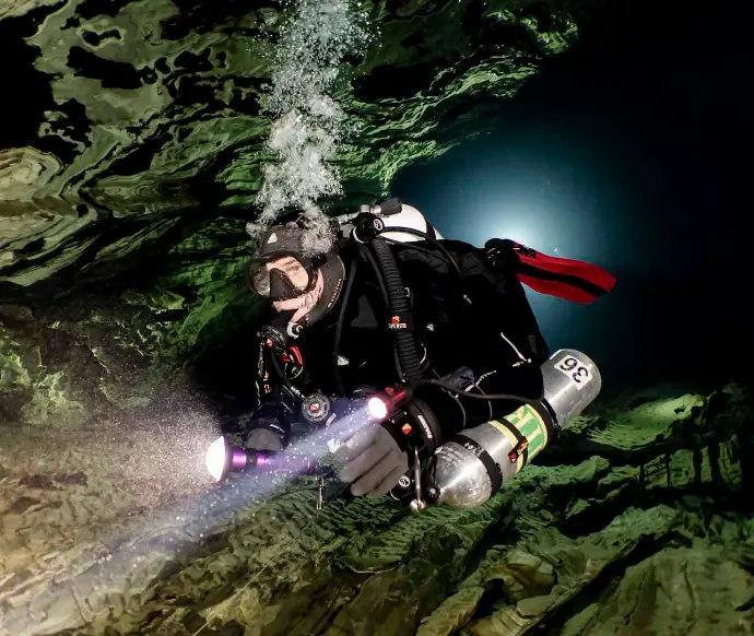 Stage Cave Diver 